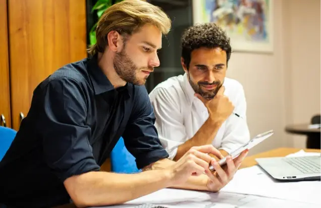 offre parrainage : un parrain et son filleul discutent de l'offre EVO