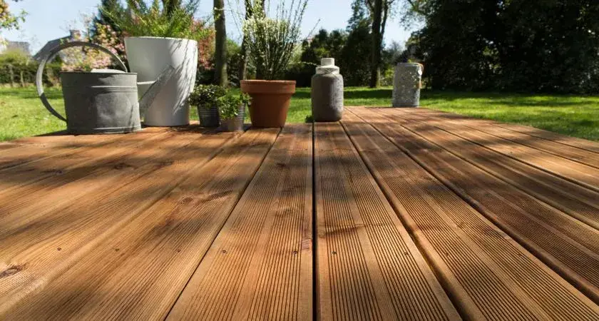Terrasse en bois chaleureuse
