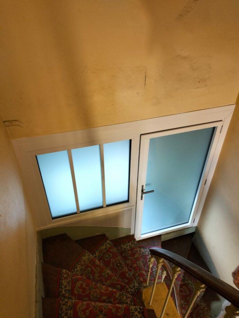 verrière avec porte
