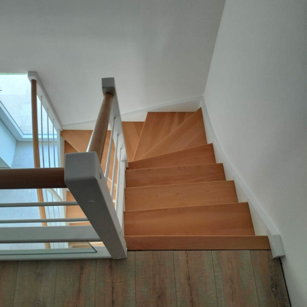 escalier marche bois hêtre