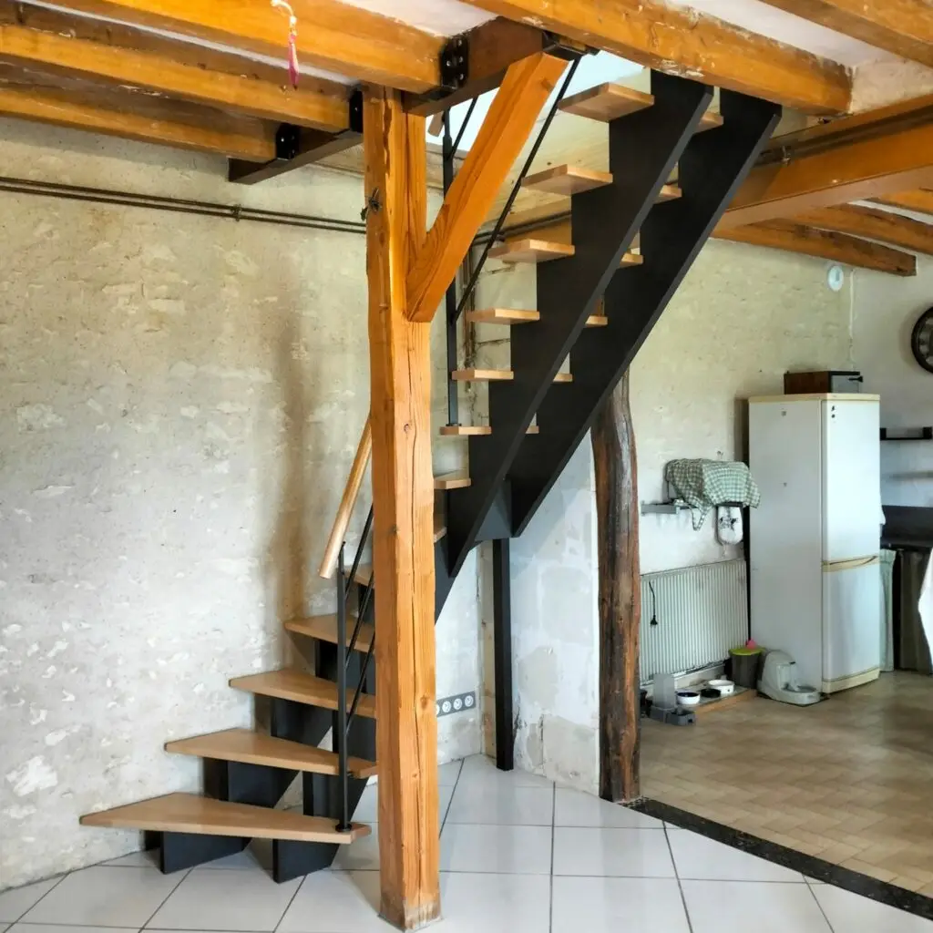 escalier 2/4 tournant marche bois et double crémaillère