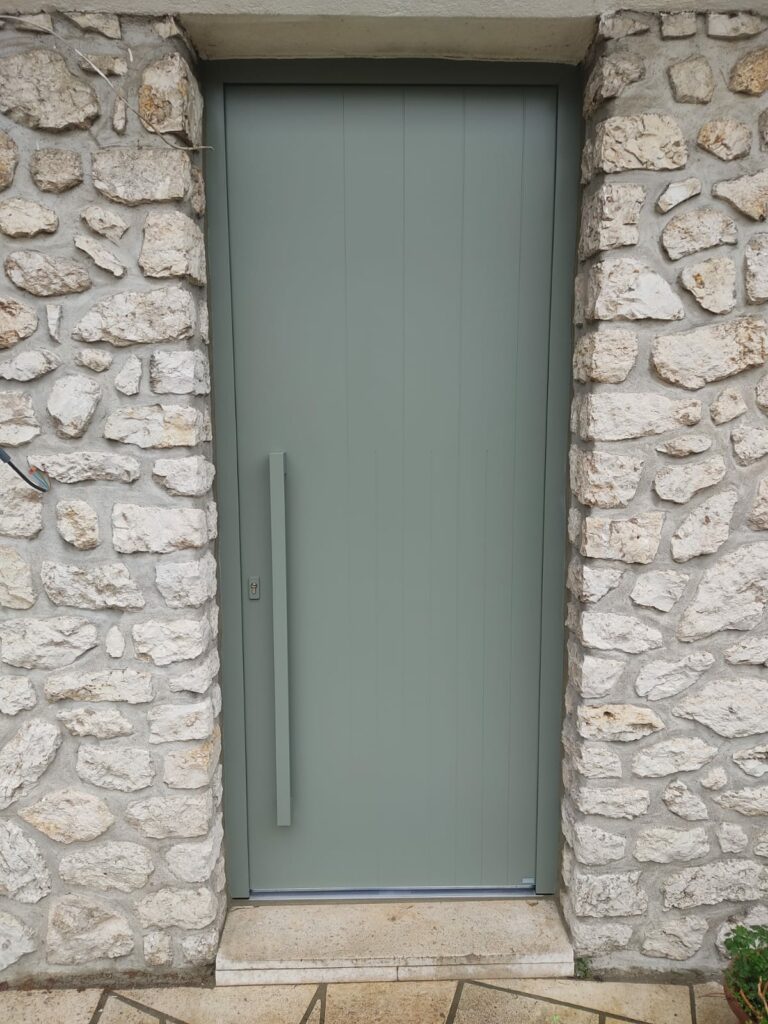 porte d'entrée pleine