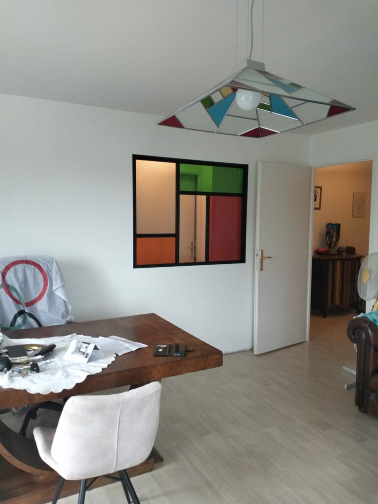verrière en acier avec vitrage coloré