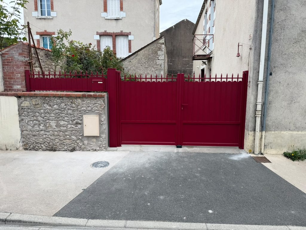 portail rouge pourpe