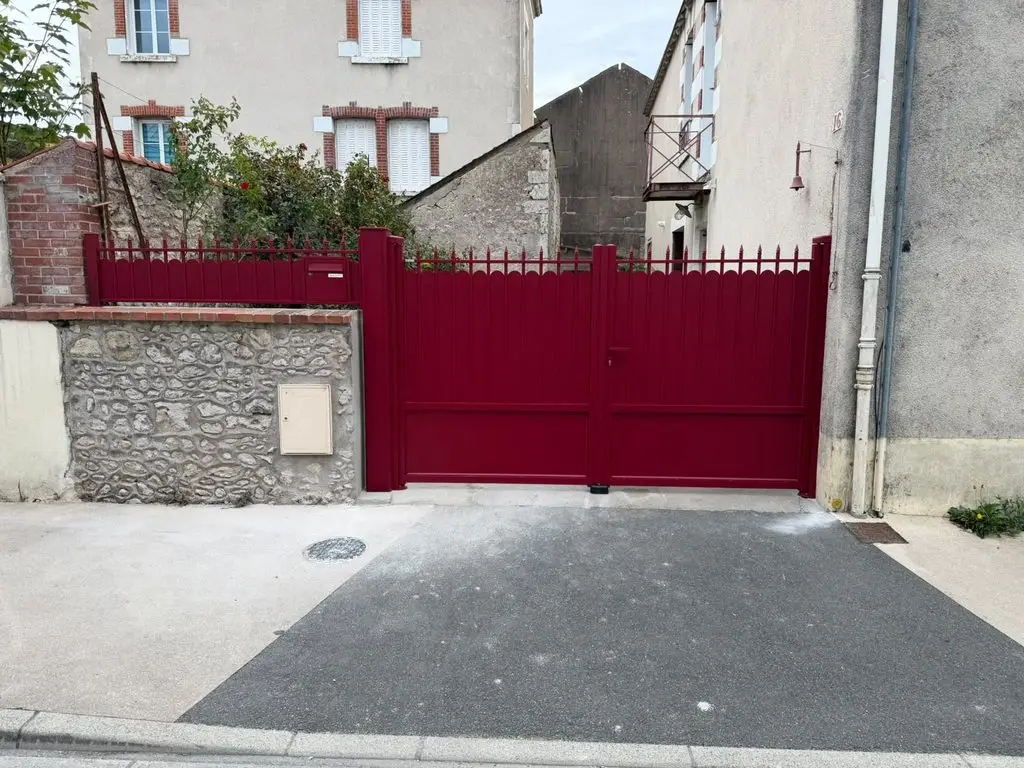portail rouge pourpe
